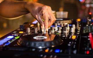 How to DJ with Pop Music (Tips to Mix Pop)