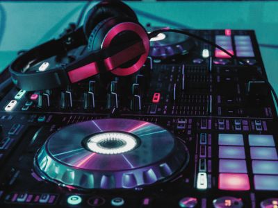How to DJ Without Speakers Using Just Your Headphones